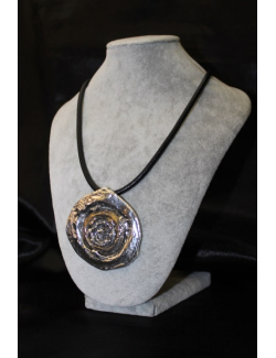 Collana con medaglione in argento e bronzo